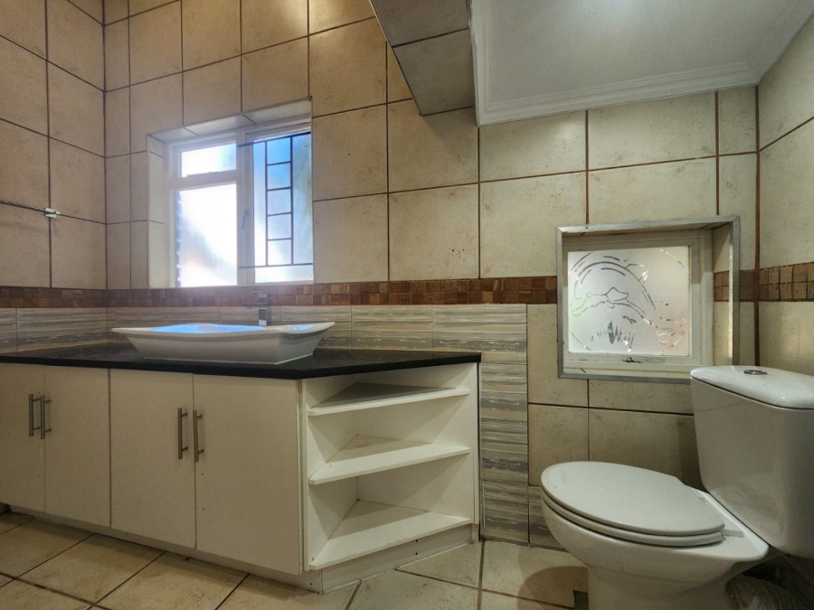 5 Bedroom Property for Sale in Loerie Park Western Cape